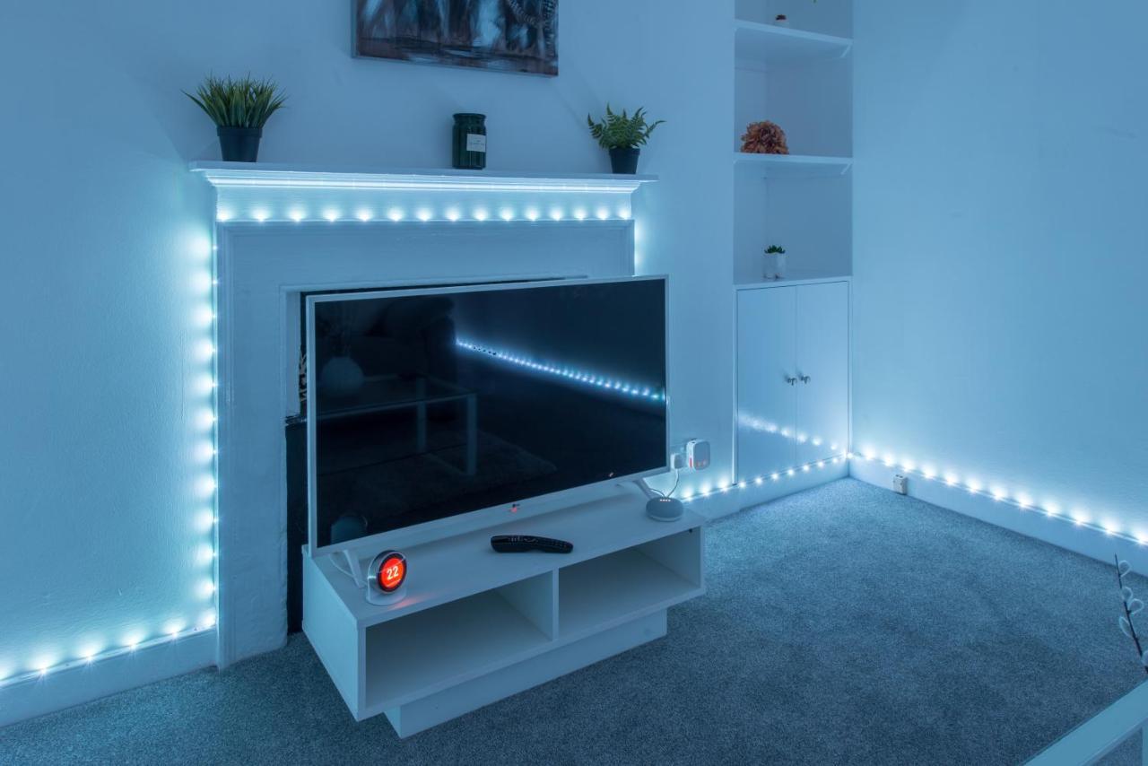 Luxe Maisonette- Parking, 4K Tvs, Leds, Local Snacks And More! Bath Buitenkant foto