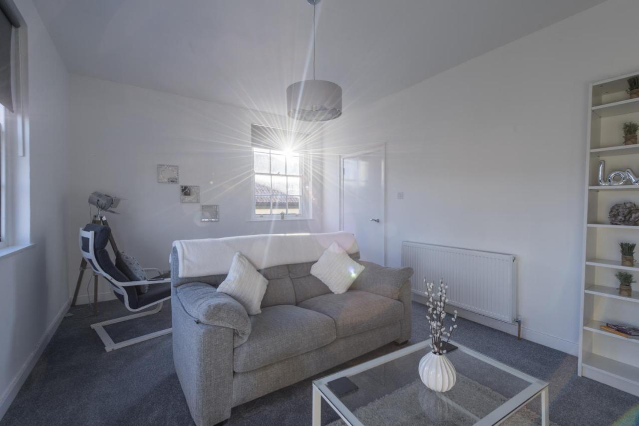 Luxe Maisonette- Parking, 4K Tvs, Leds, Local Snacks And More! Bath Buitenkant foto